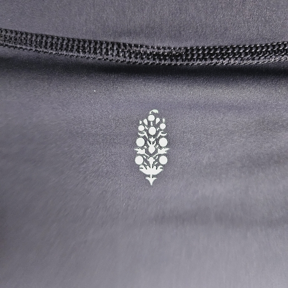 FREE PEOPLE FP MOVEMENT | Wonderland Warmth ¼ zip long sleeve mid layer pullover - Picture 5 of 10